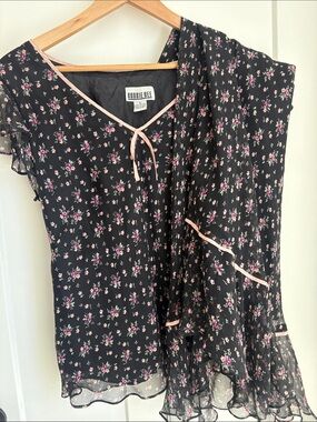 100% SILK Robbie Bee vintage  Black Floral V-Neck set with Pink Trim
